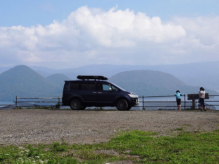 デリカD:5は車中泊にぴったり！アウトドア適性の高さと5つのおすすめポイントを解説 | 中古車なら【グーネット】